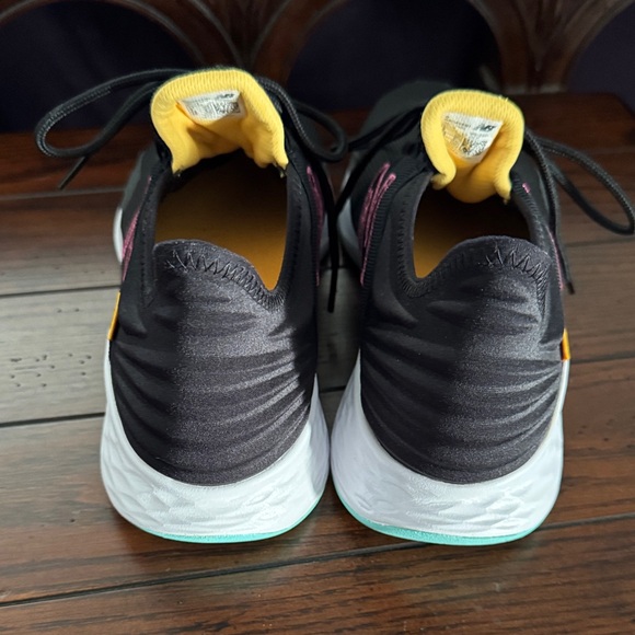 New Balance Women’s Black and Pink Fresh Foam Roav Shoes - Picture 3 of 5